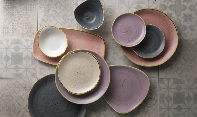 Assiette plate rectangulaire Petal Pink porcelaine 35,5x18,9 cm Stonecast Churchill