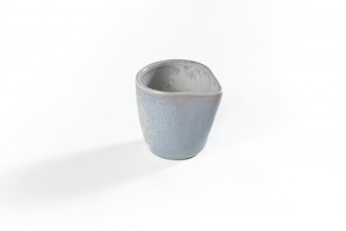 Pot à sauce triangulaire gris porcelaine 6,4 cm Tama Astera