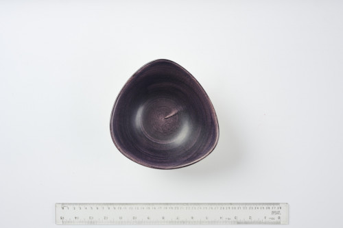 Bol triangulaire deep purple porcelaine 23,5x23,5 cm Stonecast Patina Churchill